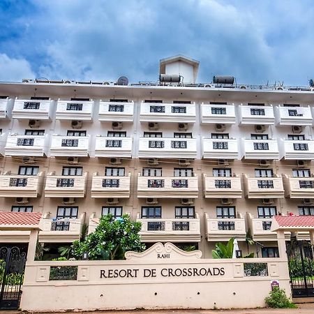 Resort De Crossroads Calangute Bagian luar foto