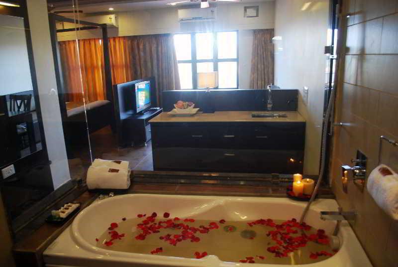 Resort De Crossroads Calangute Bagian luar foto