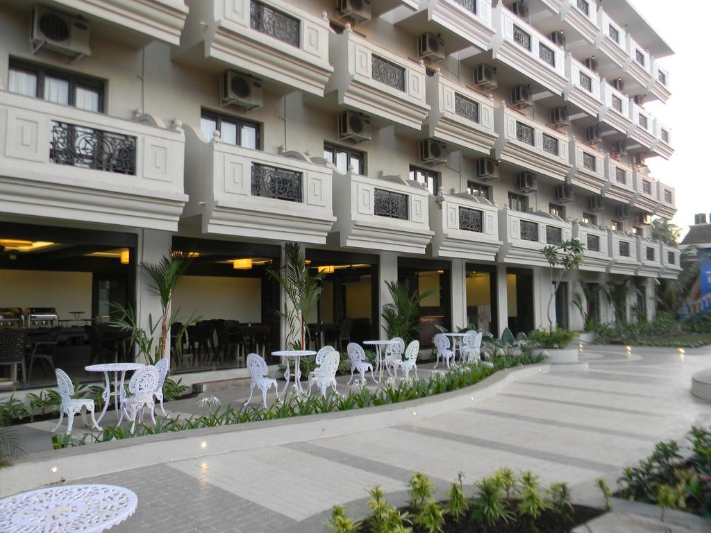 Resort De Crossroads Calangute Bagian luar foto
