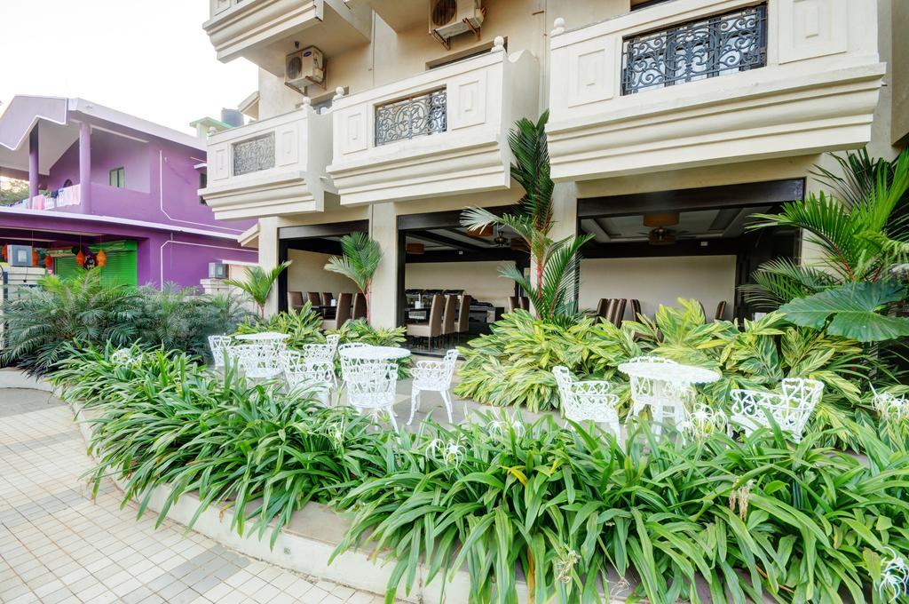 Resort De Crossroads Calangute Bagian luar foto