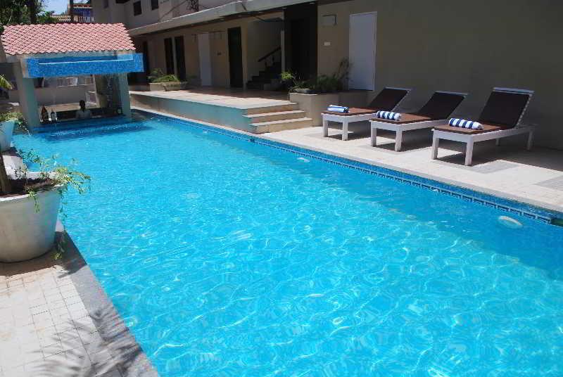 Resort De Crossroads Calangute Bagian luar foto