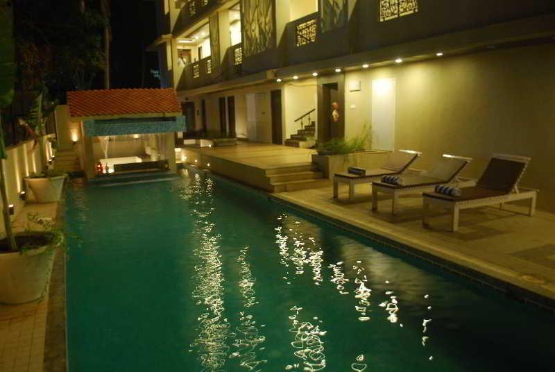 Resort De Crossroads Calangute Bagian luar foto