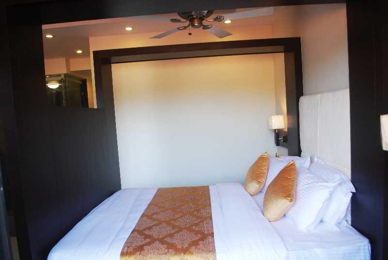 Resort De Crossroads Calangute Bagian luar foto