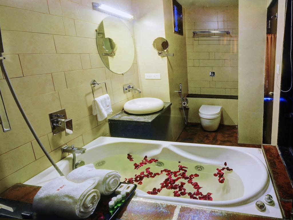 Resort De Crossroads Calangute Bagian luar foto