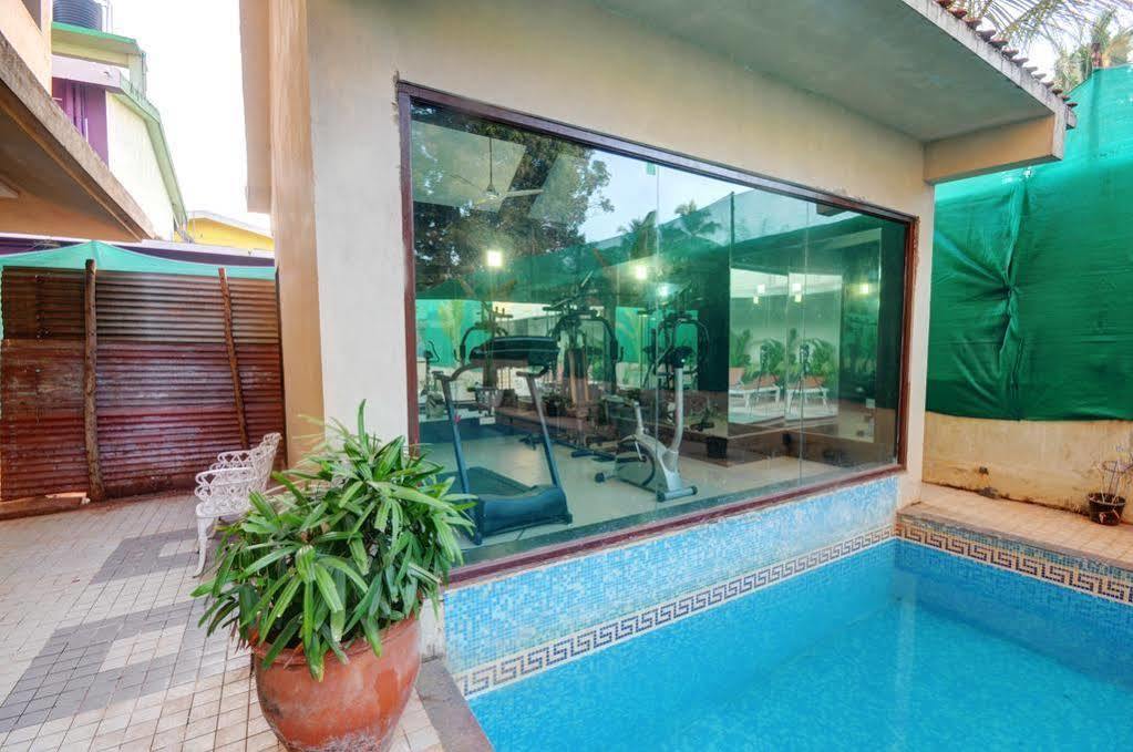 Resort De Crossroads Calangute Bagian luar foto