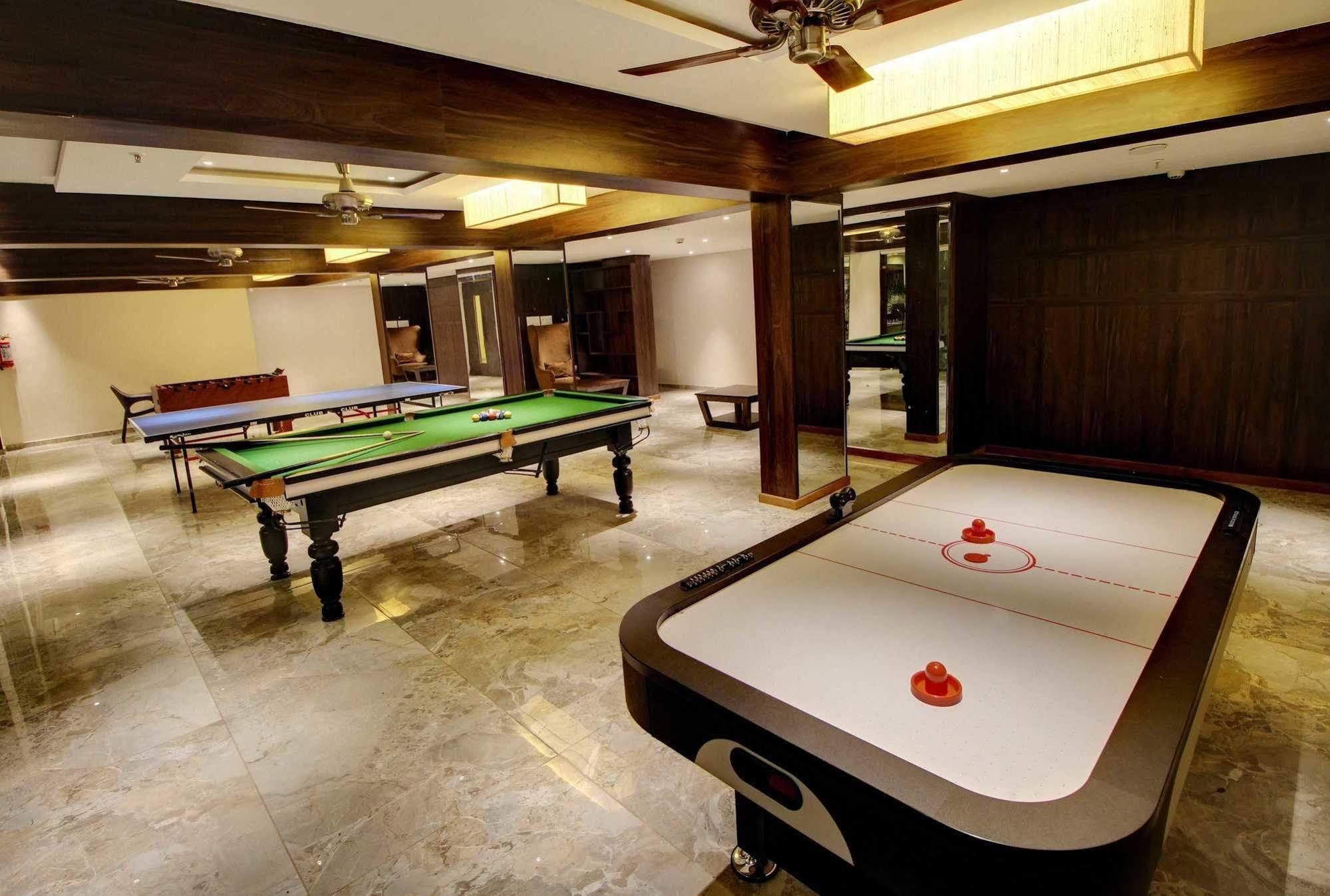 Resort De Crossroads Calangute Bagian luar foto